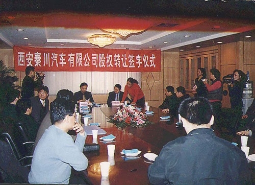 BYD en 2003 rachète la Tsinchuan Automobile Company et entre sur le marché automobile chinois