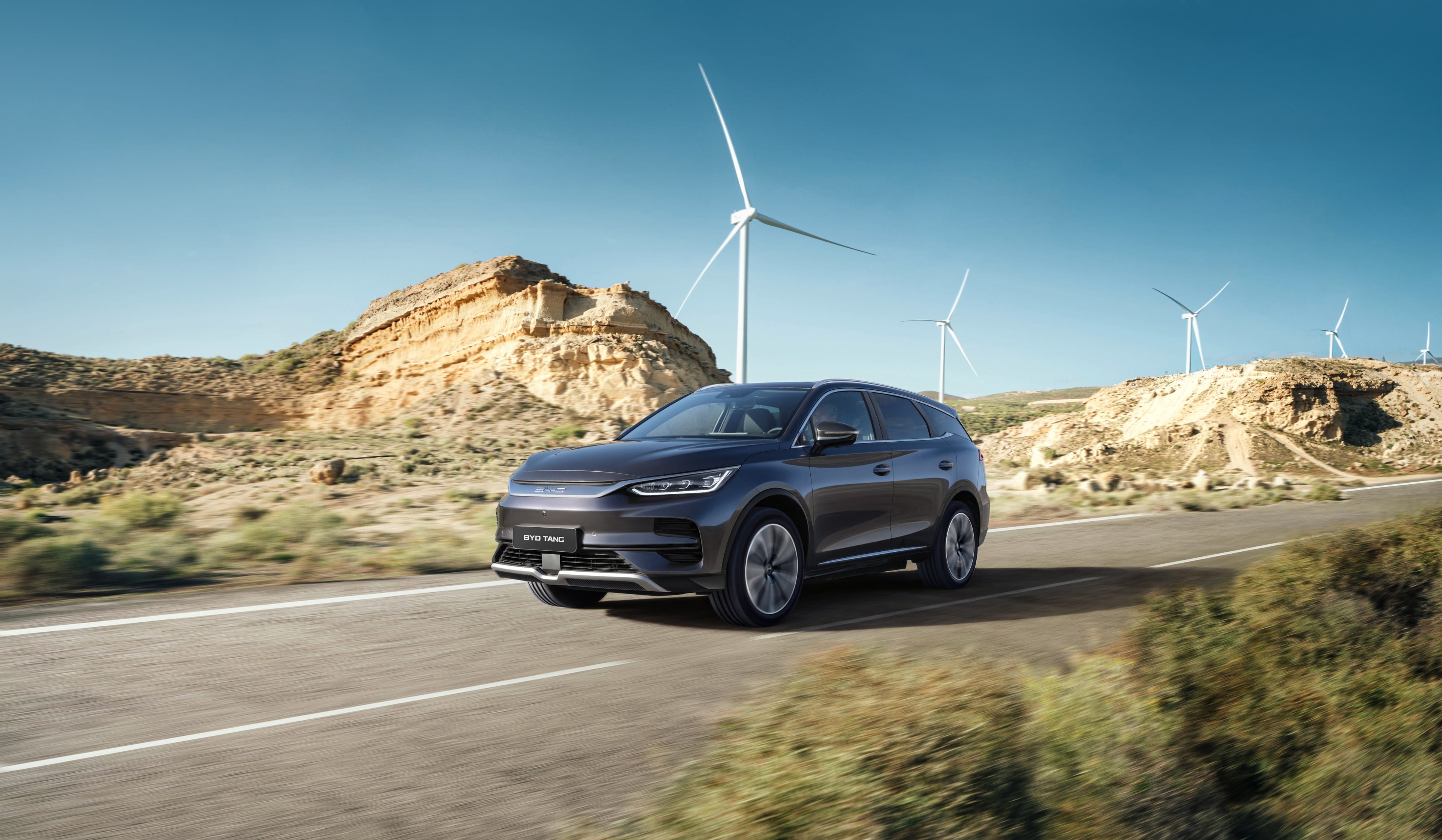 SUV BYD TANG gris, électrique et moderne