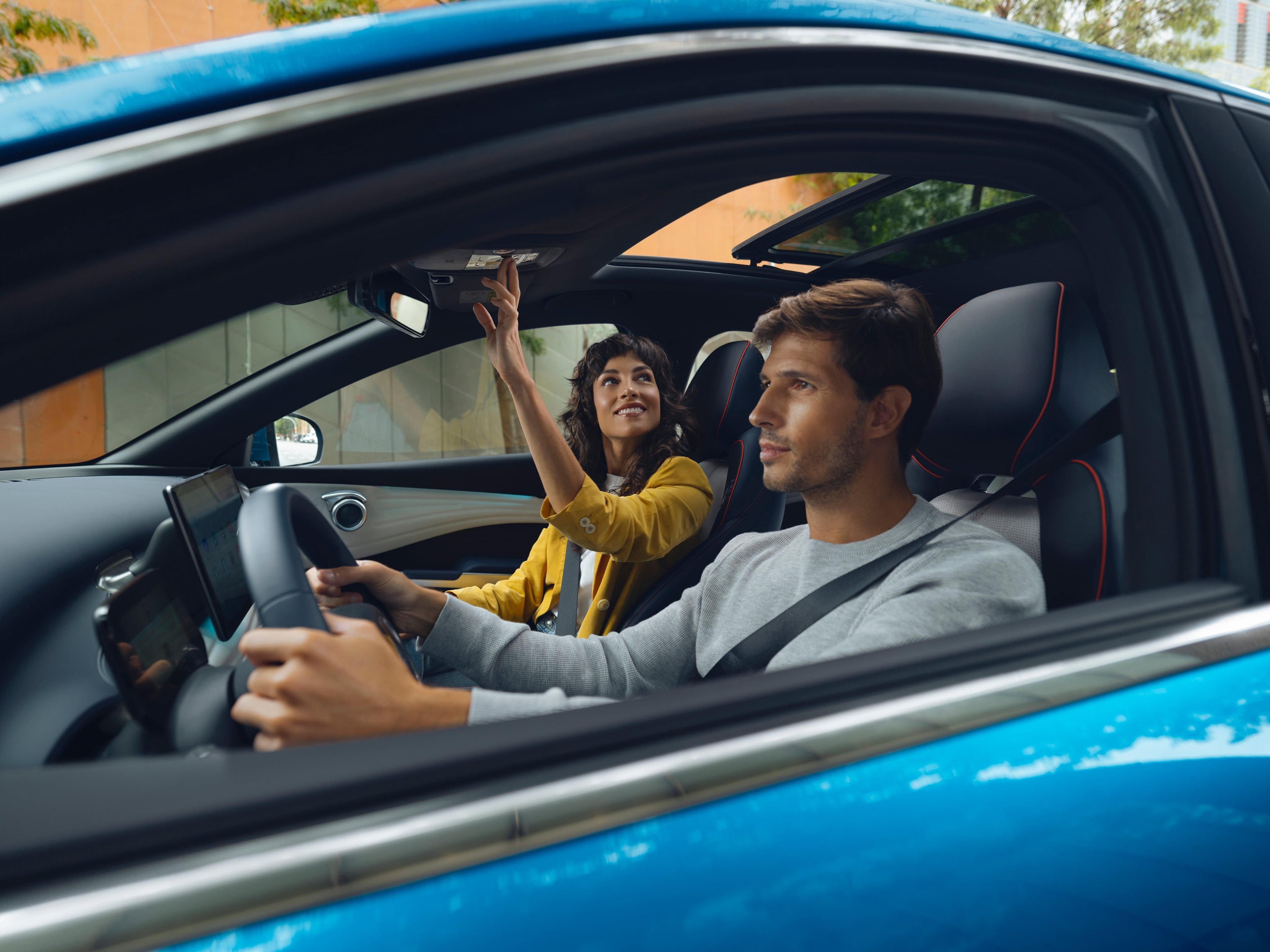 byd-song-plus-dm-i-toit-panoramique Toit panoramique du SUV hybride rechageable BYD Song Plus DM‑i